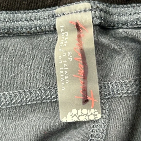 Free People Movement Flares Leg Yoga Pants Grey/Black Small NWOT - Picture 7 of 8